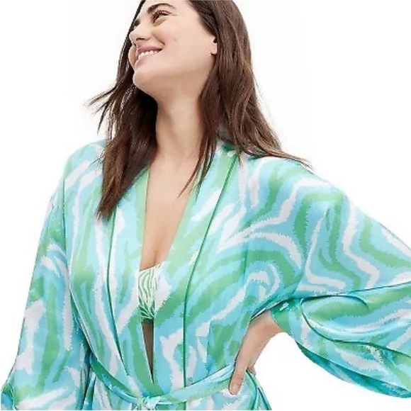 Women's Long Satin Disco Zebra Green
Robe - DVF for Target new - Picture 4 of 6